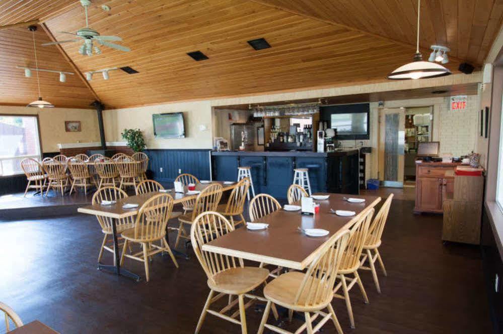 Red Pine Inn & Conference Centre Alliston Exterior foto